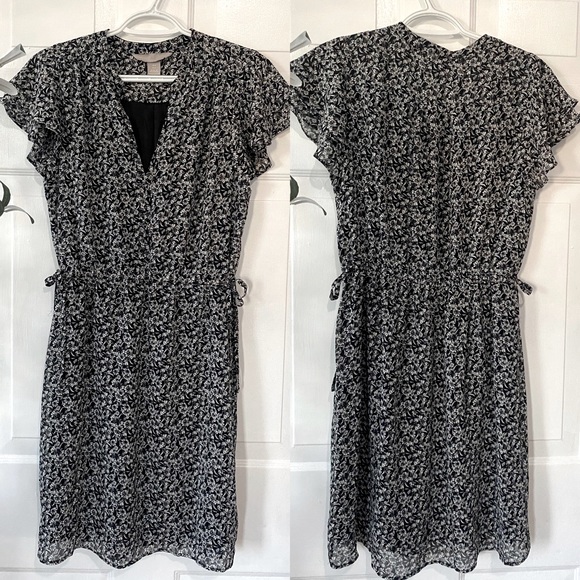 NWOT H&M V-neck dress size Small - Picture 2 of 10